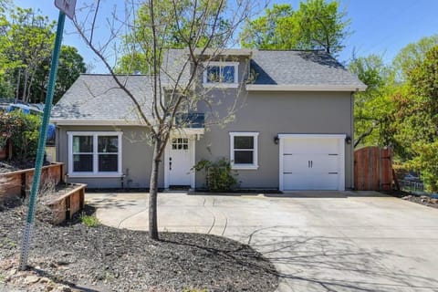 Cozy Two-Story Cottage Near Historic Folsom! House in Folsom