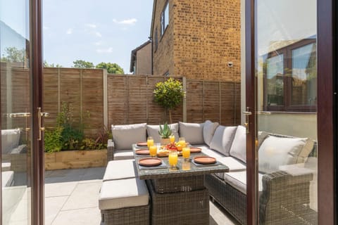 Patio, Garden, Balcony/Terrace, Seating area, Dining area