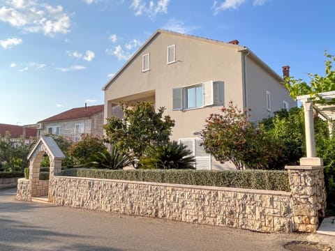 Property building, Day, Garden