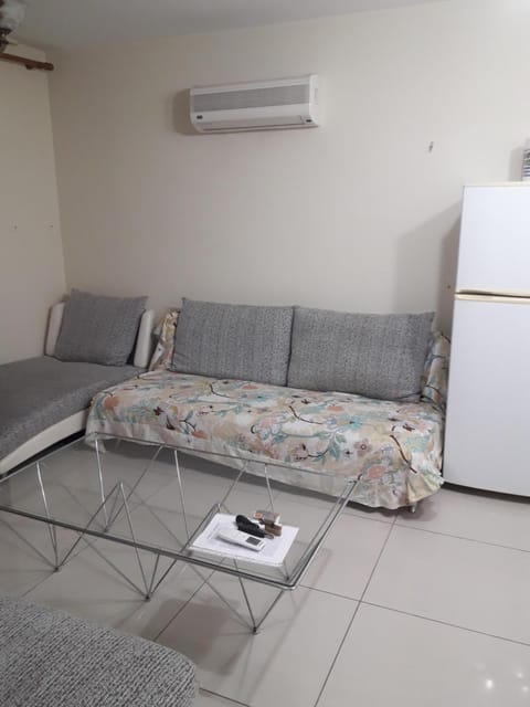 Living room, Seating area, air conditioner