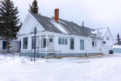 Tristan's Place ~ Large Victorian with Hot Tub House in Leadville