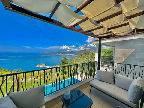 Patio, Day, Natural landscape, View (from property/room), Balcony/Terrace, Seating area, Mountain view, Sea view