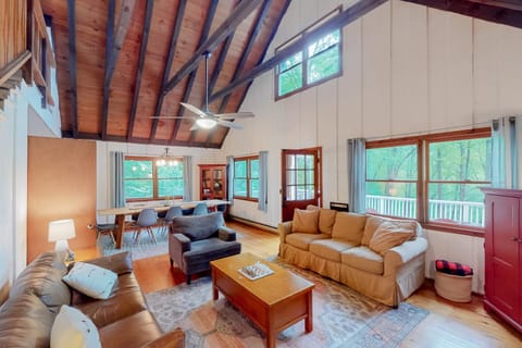 The Treetop Cottage Casa in Lake Glenville