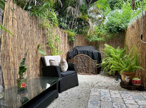 Flora's Garden Apartment/Studio Condo in Golden Glades