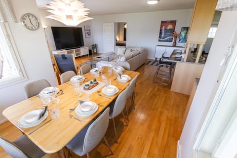 Living room, Dining area