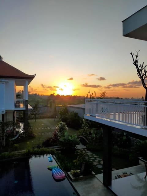 View (from property/room), Balcony/Terrace, Sunrise