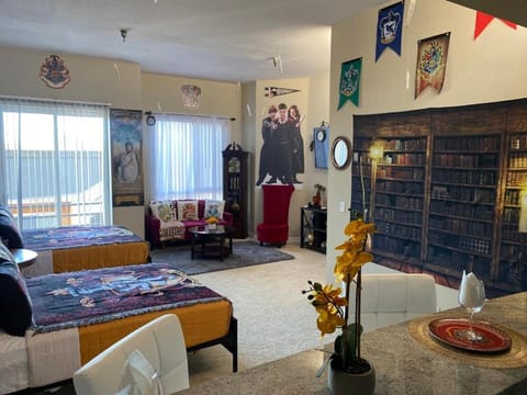 Mario & Harry Potter Loft Universal Studios 10min loft apartment Condo in Hollywood