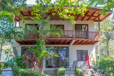 Property building, Day, Garden, Balcony/Terrace