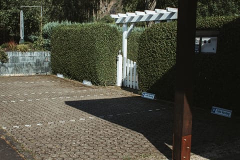 Garden, Parking