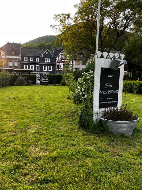 Property building, Natural landscape, Garden, Garden view, Mountain view