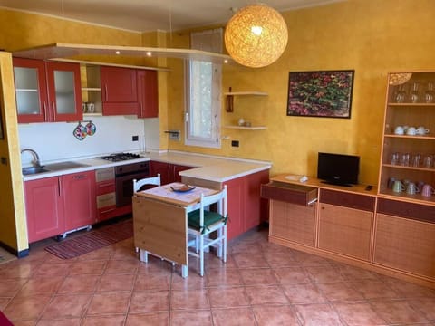 Kitchen or kitchenette, Dining area, dishwasher, minibar, pet friendly, stove