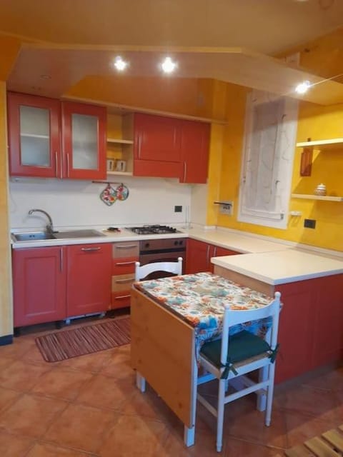 Kitchen or kitchenette, Dining area, dishwasher, minibar, pet friendly, stove