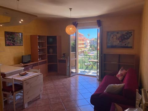Communal lounge/ TV room, Living room, Dining area