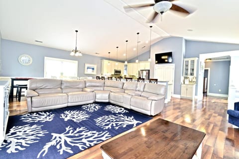 The Palm Luxury Beach House with Pool Top Location House in Atlantic Beach