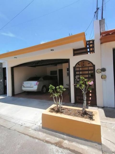 Casa CÉNTRICA House in Culiacan