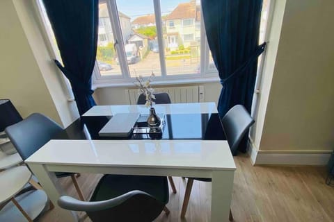 Family Marine Apartment with Sea View Apartment in Dawlish