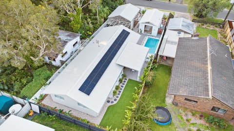 Brand new coastal oasis - family & pet friendly. House in Coolum Beach
