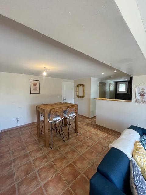 Séde Vacante Condo in Sorgues