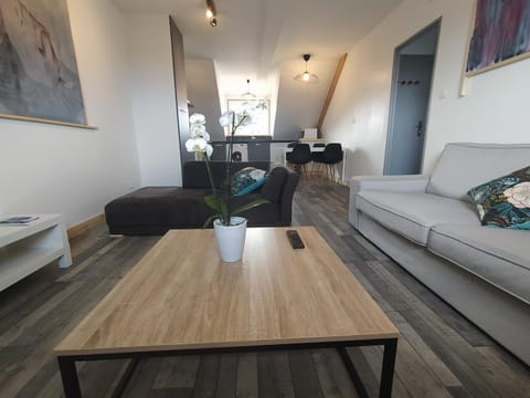 Kitchen or kitchenette, Living room