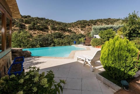 Casa con vistas increíbles, piscina Infinity y jardín con rincones preciosos Copropriété in Las Rozas de Madrid