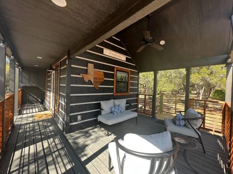 Fox Hollow - Tiny home with Cypress Creek access, park like setting Haus in Wimberley