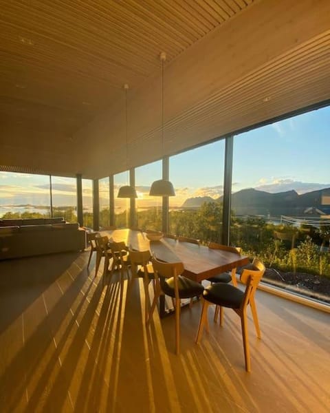 View (from property/room), Dining area, Mountain view