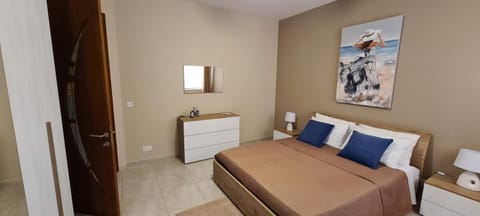 Large Apartment in Marsascala. sleeps 6 Copropriété in Marsaskala