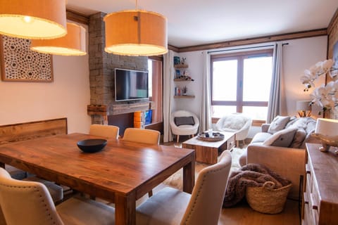 Living room, Dining area