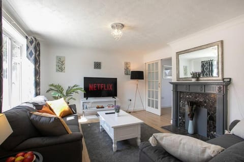 Maltby House, Rotherham, free parking, wifi, luxury, spacious, wifi etc House in Bassetlaw District