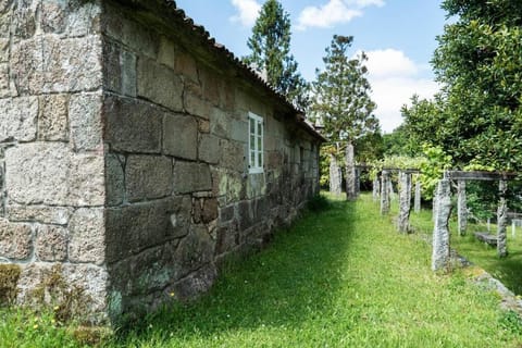 Pazo del S.XVIII con piscina House in O Salnés