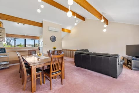 4 1 Harbour View Terrace BYO Linen House in Victor Harbor
