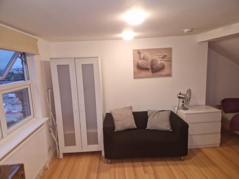 Modern loaf overlooking the city Apartment in London Borough of Ealing