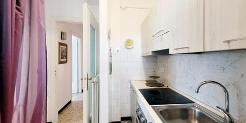 Kitchen or kitchenette, pet friendly, stove