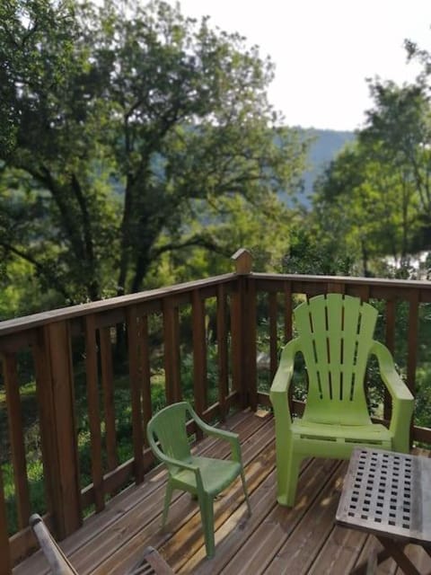 Maison bois avec terrasse sur pilotis House in Saint-Antonin-Noble-Val