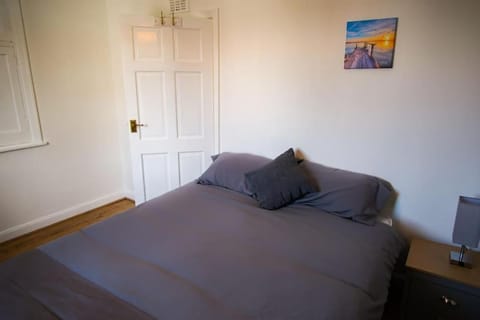parking Inc 3 bed 15 percent off for monthly stays Condo in South Shields