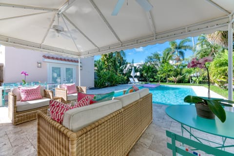 Peaceful Pink Orchid Beach House! Huge Pool! Chalet in West Palm Beach