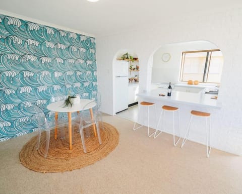 Wake up to the sound of paradise and beach views Appartement in Woorim
