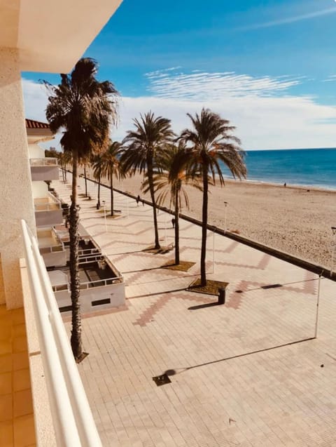 Precioso apartamento con chimenea y vistas al mar Apartment in Calafell