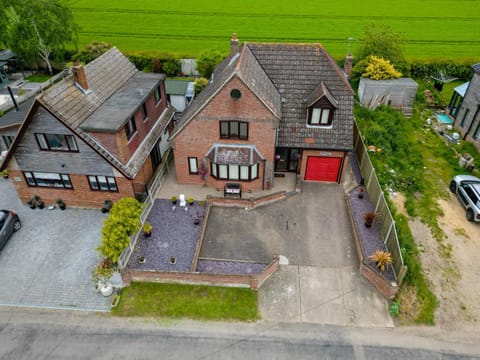 Property building, Neighbourhood, Bird's eye view, Garden