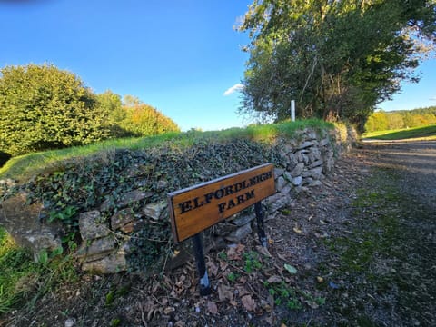 LakeViews Garden Parking LongStays 4Guests House in Plymouth