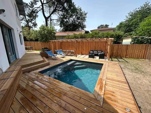 Charmante maison aux Abatilles-piscine-8 pers Haus in Arcachon