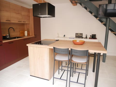 Dining area, kitchen