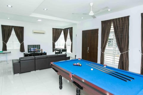 Georgetown Bungalow Pool table 5BR 20pax Maison in Tanjung Bungah