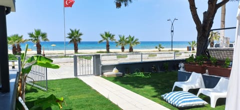 Patio, Day, Natural landscape, View (from property/room), Balcony/Terrace, Beach, Sea view, sunbed