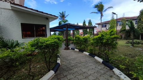 EXECUTIVE FURNISHED BEACH VIEW APARTMENT in NYALI Apartment in Mombasa