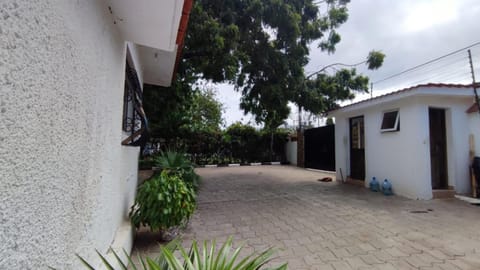 EXECUTIVE FURNISHED BEACH VIEW APARTMENT in NYALI Apartment in Mombasa