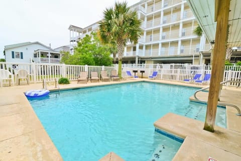 Tropical Rays Huge Cherry Grove House w Pool House in North Myrtle Beach