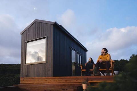 Property building, Balcony/Terrace, group of guests