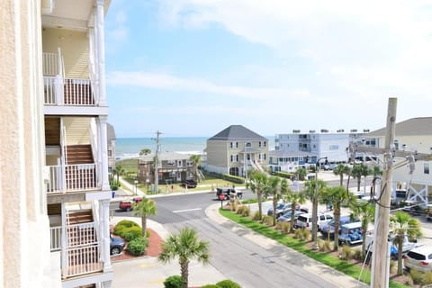 Tropical Cherry Grove Ocean View Beach House w Pool House in North Myrtle Beach