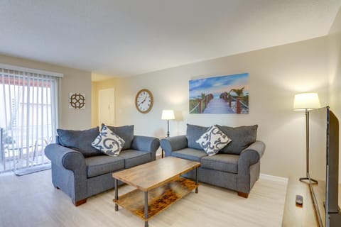 Redington Shores Vacation Rental with Screened Porch Apartment in Redington Shores